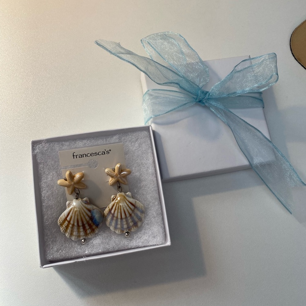 NWT Francesca's Sandy Starfish Seashell Drop Earrings